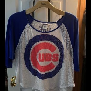 Women’s Pink Chicago Cubs shirt